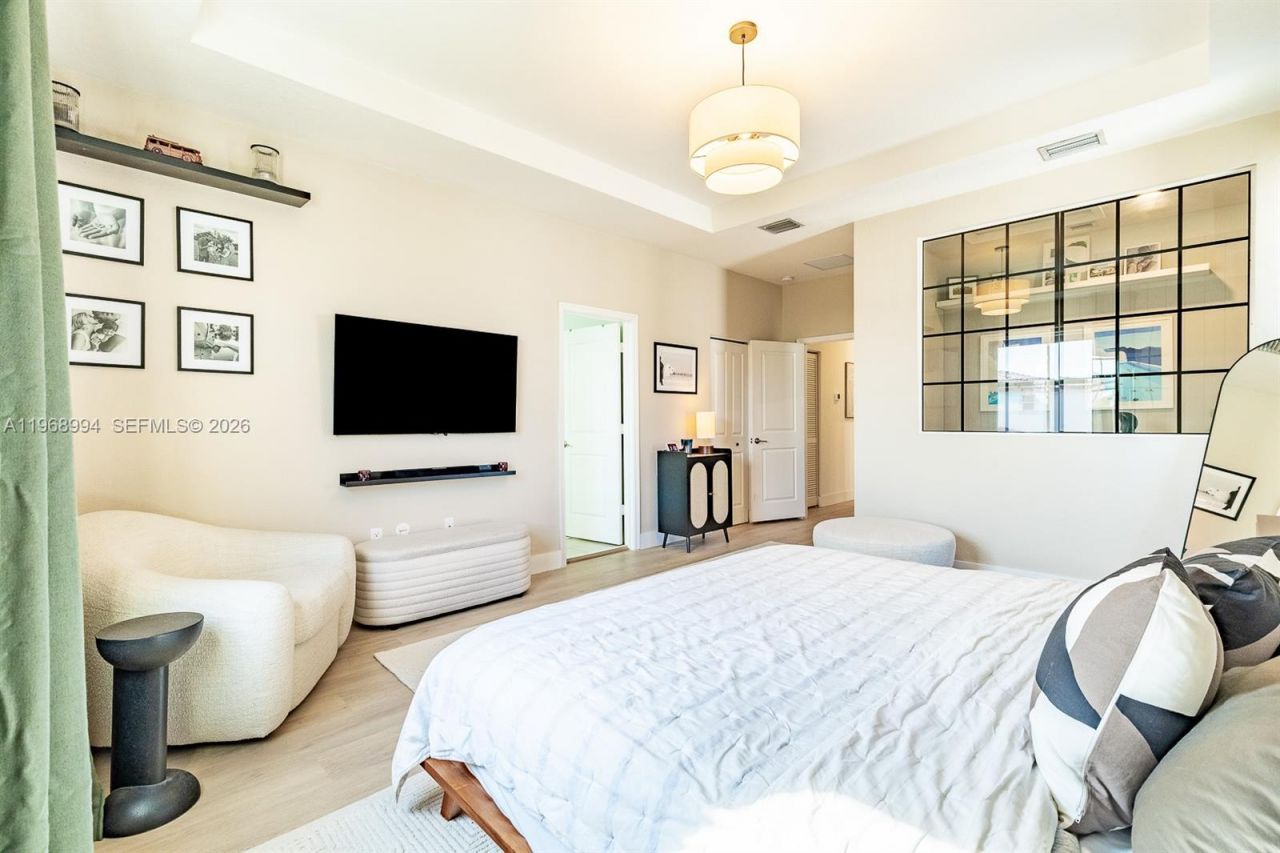 2370 NW 131st Cir, Miami, FL 33167 Photo