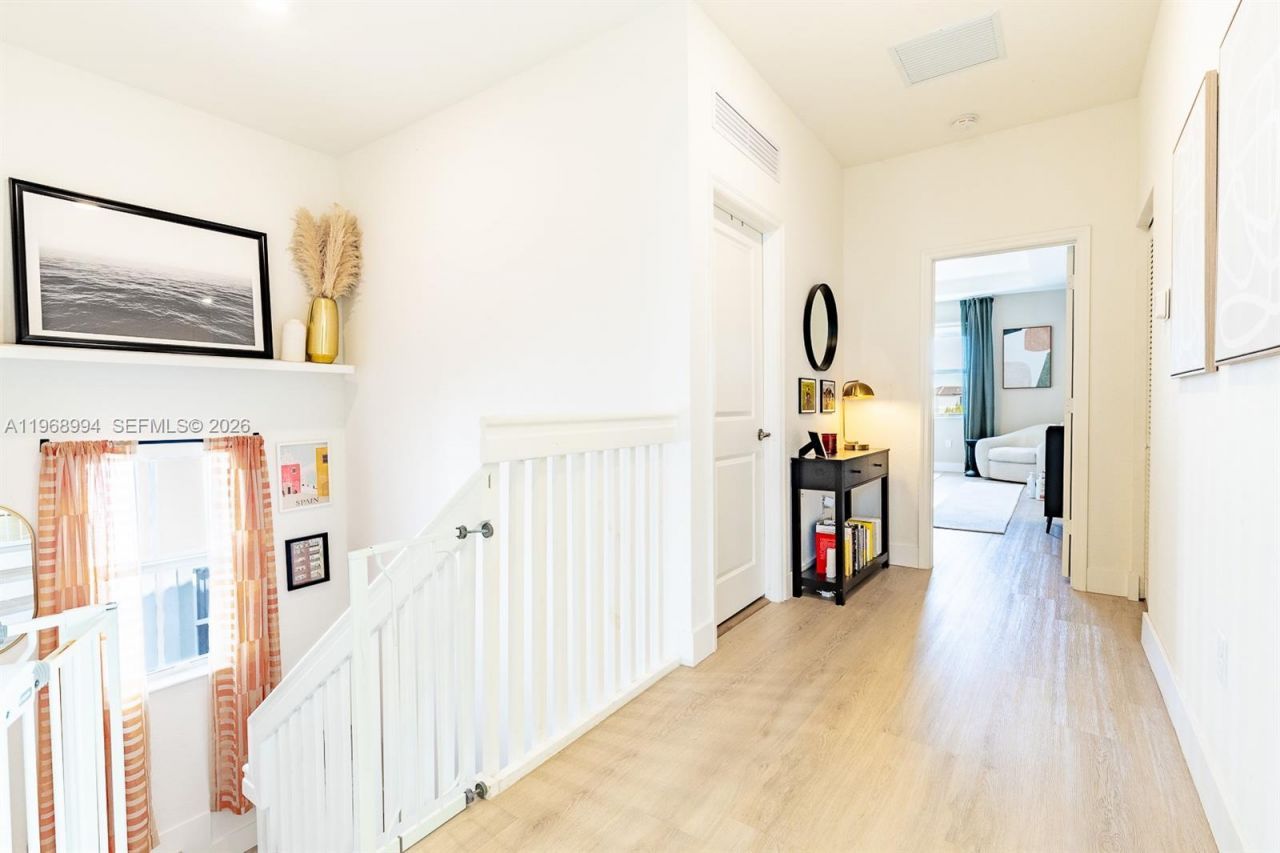 2370 NW 131st Cir, Miami, FL 33167 Photo