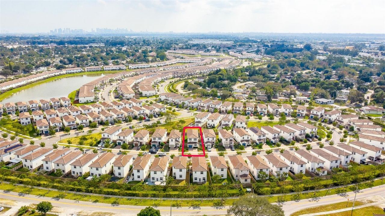 2370 NW 131st Cir, Miami, FL 33167 Photo