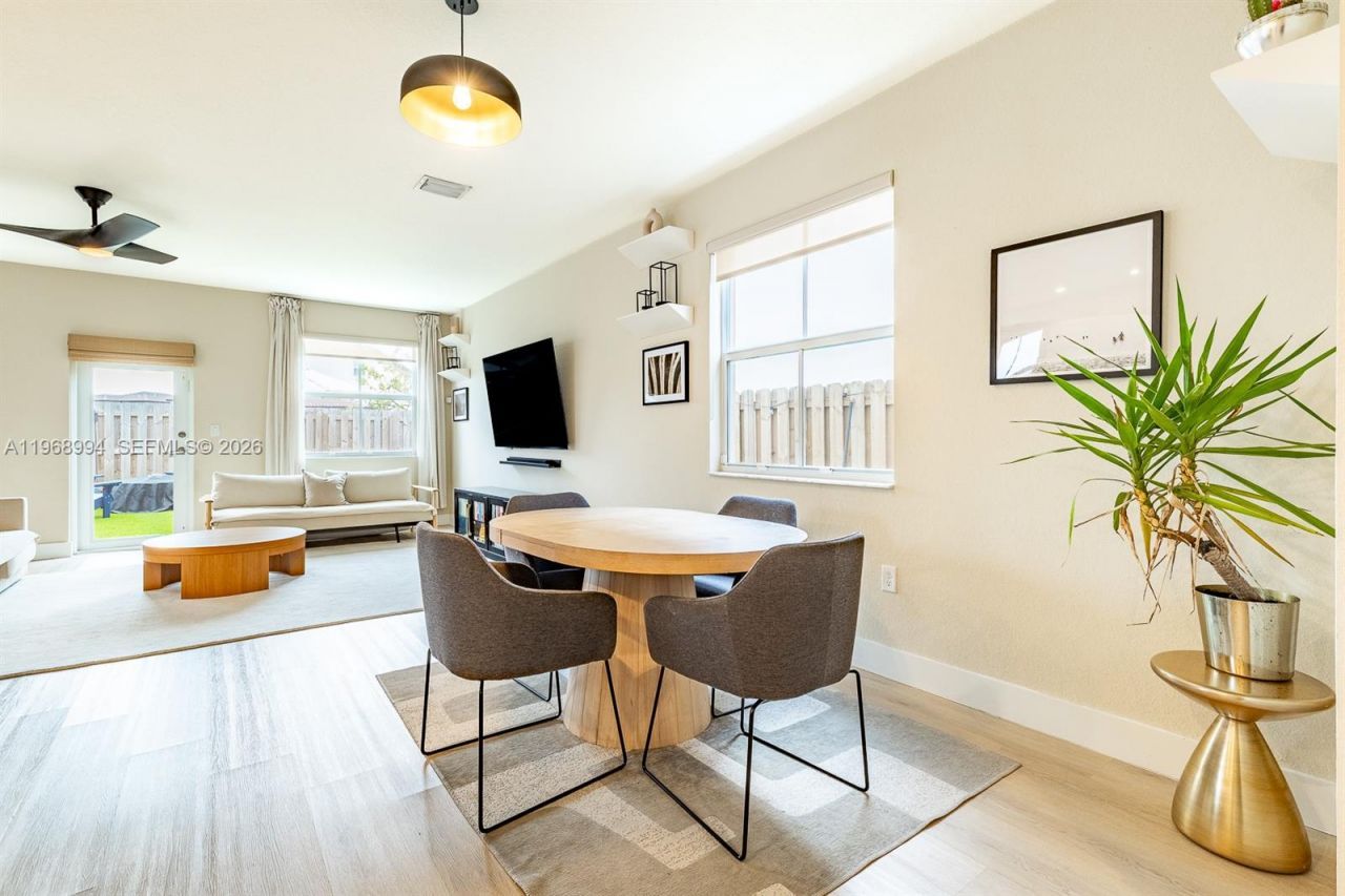 2370 NW 131st Cir, Miami, FL 33167 Photo