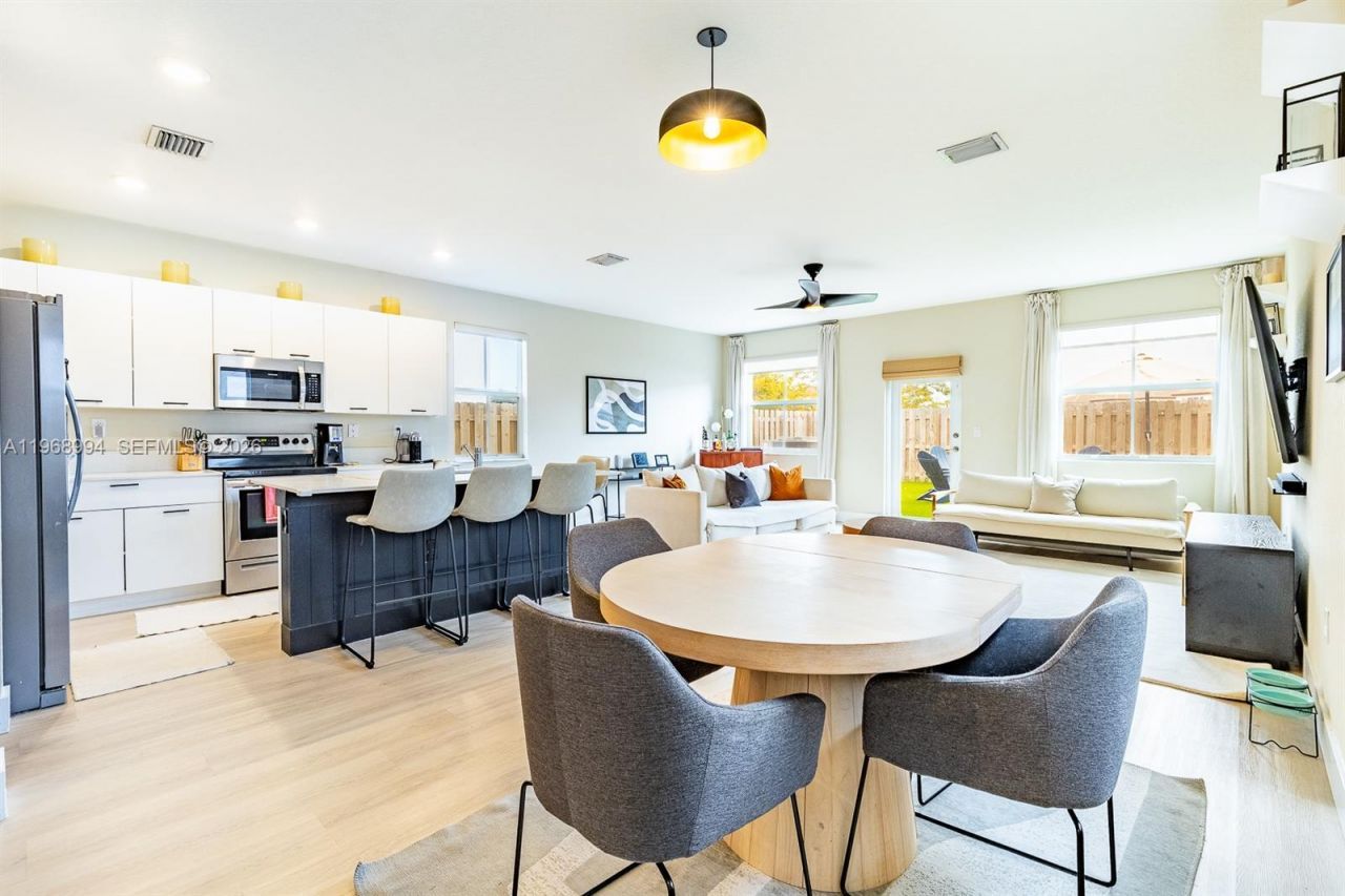 2370 NW 131st Cir, Miami, FL 33167 Photo