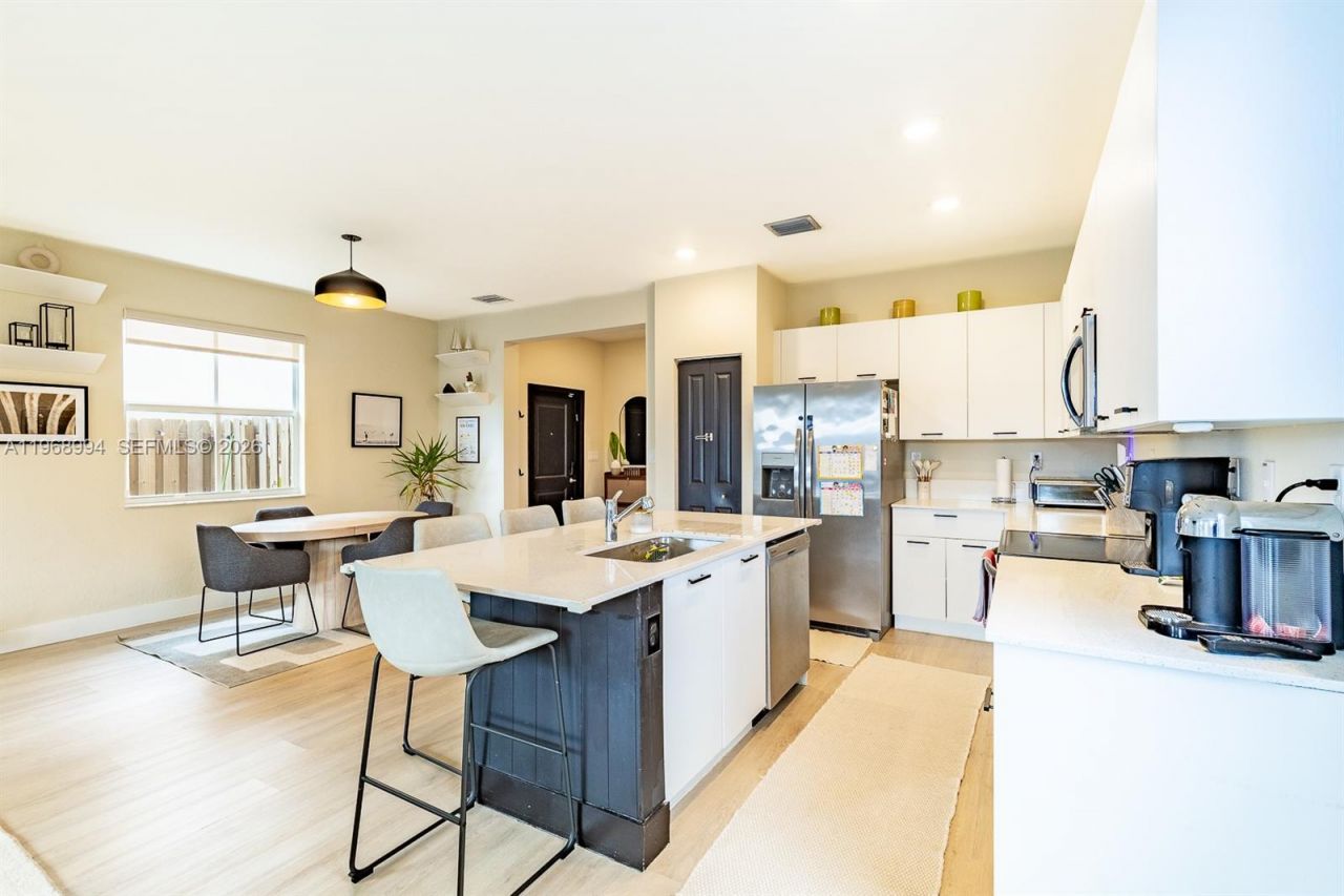 2370 NW 131st Cir, Miami, FL 33167 Photo