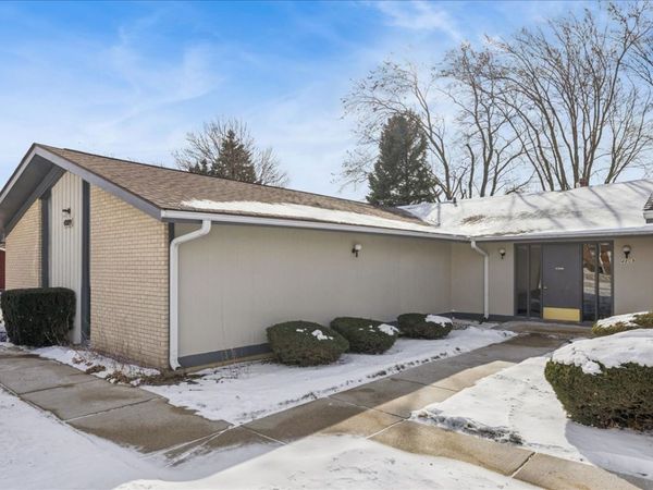 4809 W Oakwood Drive, Unit A, McHenry, IL 60050