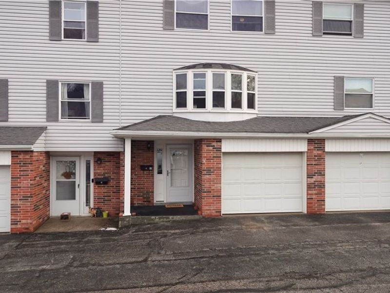 2115 Presidential Parkway, Unit 4, Twinsburg, OH 44087 Photo 2