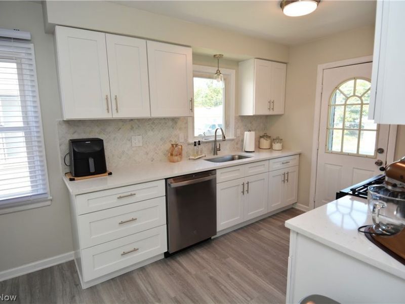 32113 Dickerson Road, Willowick, OH 44095 Photo 8