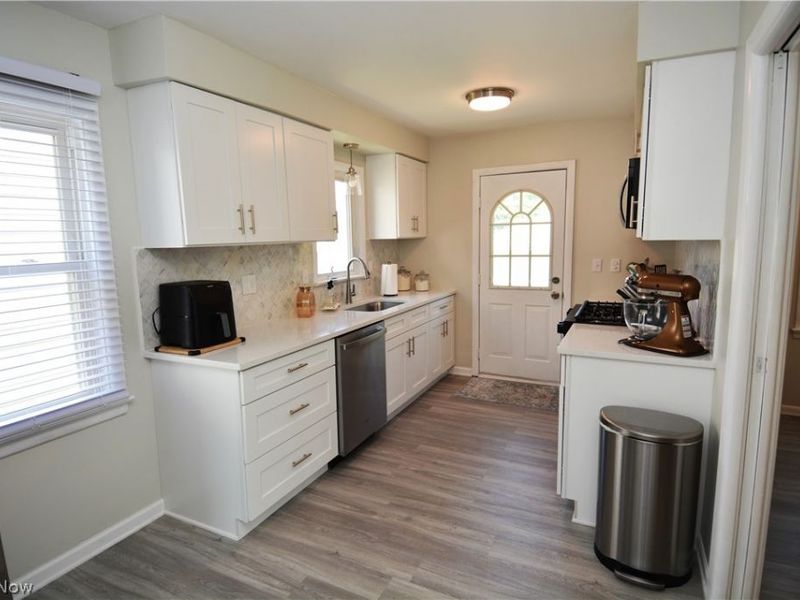 32113 Dickerson Road, Willowick, OH 44095 Photo 9