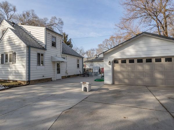W229S8600 Big Bend Dr, Vernon, WI 53103