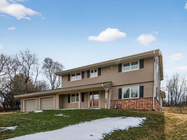 308 Prairie View Dr, North Prairie, WI 53153