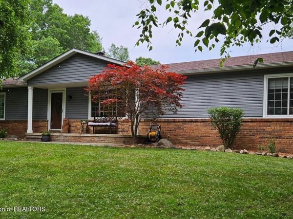 4001 S Latson Road, Howell, MI 48843