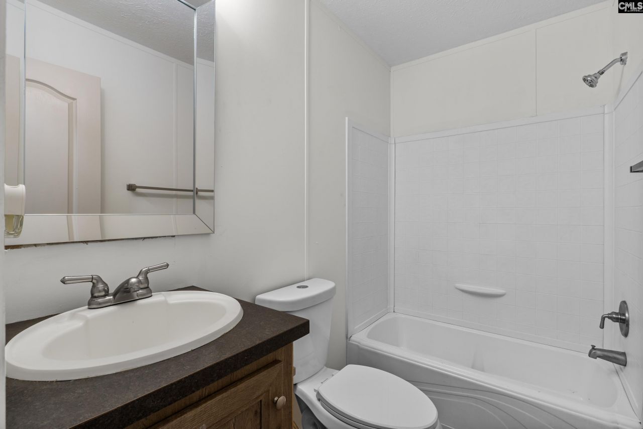 251 Crossfield Road Photo 10