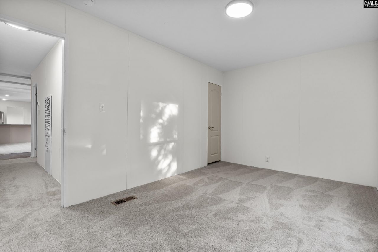 251 Crossfield Road Photo 11