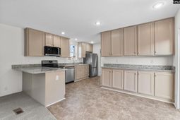 251 Crossfield Road photo 4