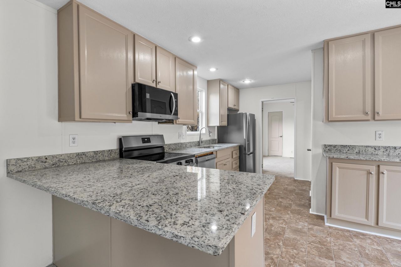 251 Crossfield Road Photo 4