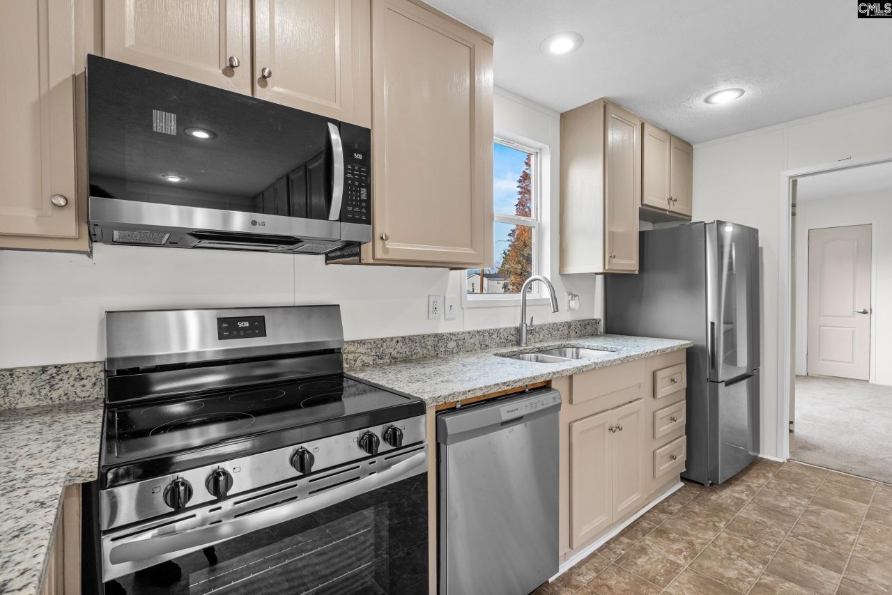 251 Crossfield Road Photo 5