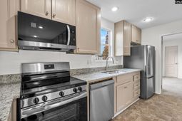 251 Crossfield Road photo 4