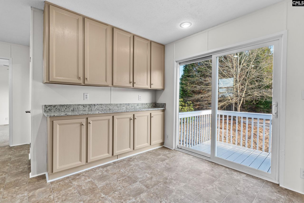 251 Crossfield Road Photo 6