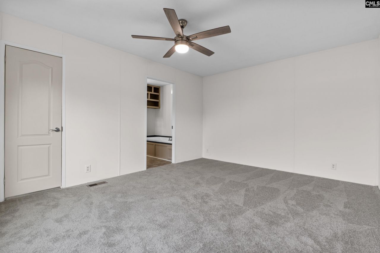 251 Crossfield Road Photo 7