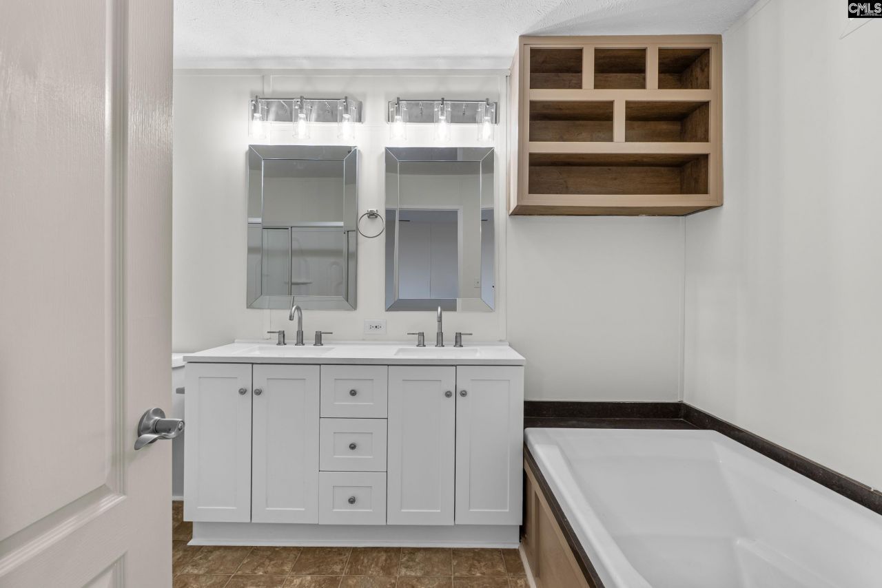 251 Crossfield Road Photo 8