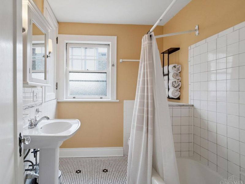 320 Amazon Avenue, Cincinnati, OH 45220 Photo 29