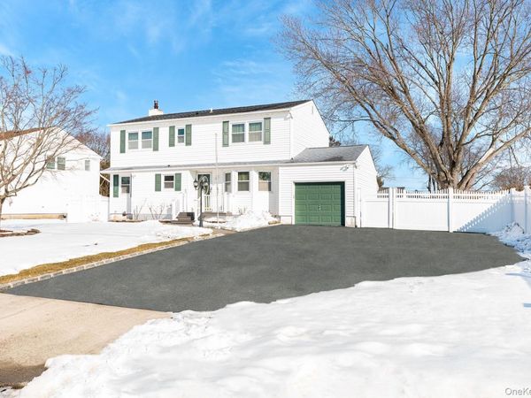 2907 Rhode Island Avenue, Medford, NY 11763