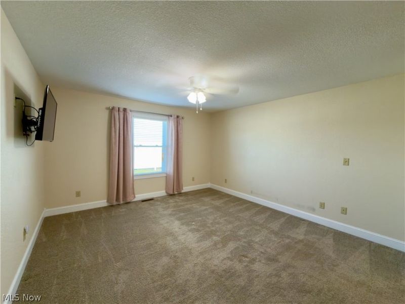 708 Oak Tree Lane, Belpre, OH 45714 Photo 17