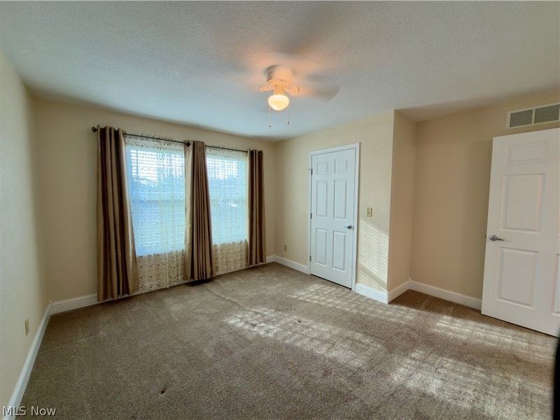 708 Oak Tree Lane, Belpre, OH 45714 Photo 24