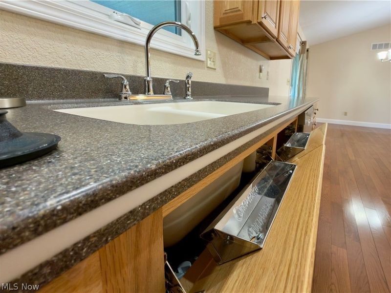 708 Oak Tree Lane, Belpre, OH 45714 Photo 4