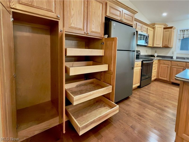 708 Oak Tree Lane, Belpre, OH 45714 Photo 5