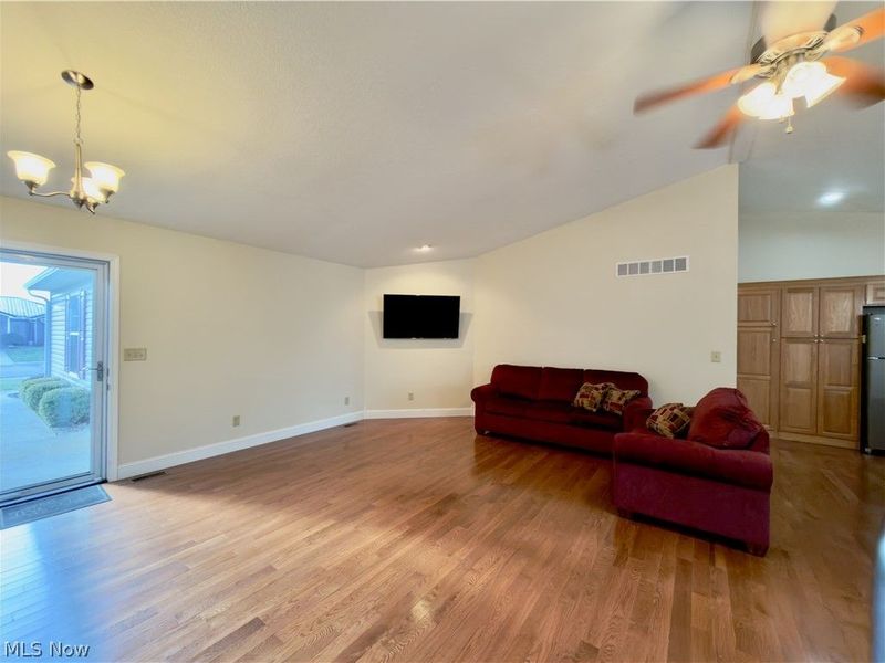 708 Oak Tree Lane, Belpre, OH 45714 Photo 6