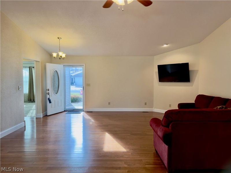 708 Oak Tree Lane, Belpre, OH 45714 Photo 7