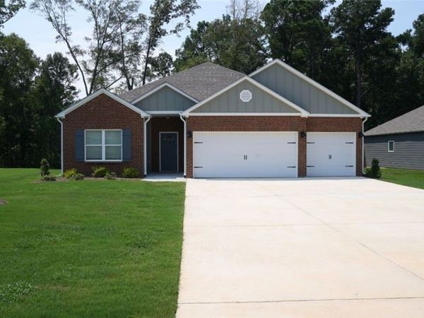 11900 Orchard Drive, Moundville, AL 35474