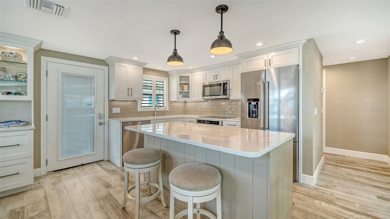 6140 Midnight Pass Road, Unit B6, Sarasota, FL 34242 Photo