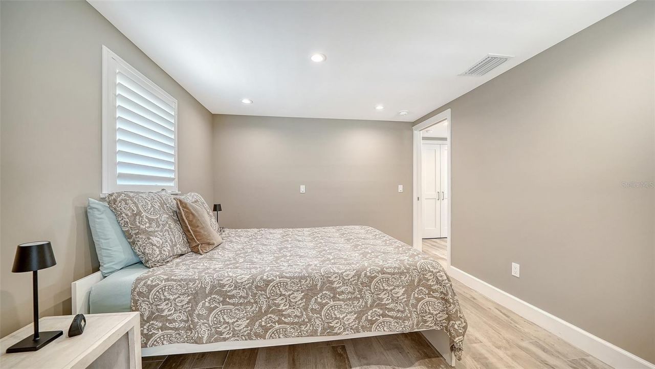 6140 Midnight Pass Road, Unit B6, Sarasota, FL 34242 Photo