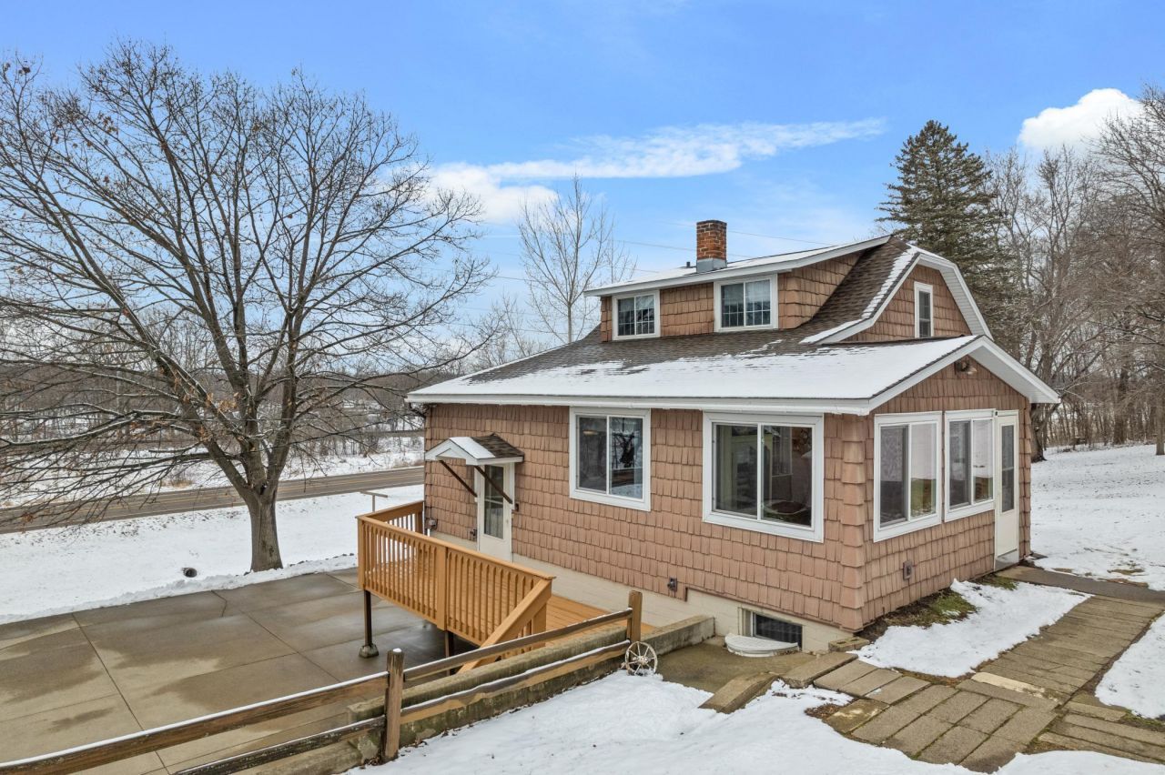 S2232 State Road 35, Alma, WI 54610