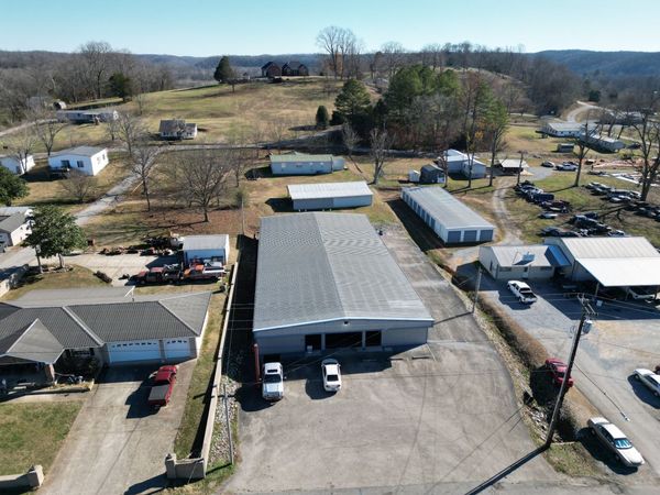 215 S Main St , Lobelville, TN 37097