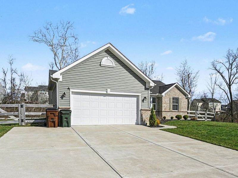 454 Pleasant Ridge Drive, Lebanon, OH 45036 Photo 3