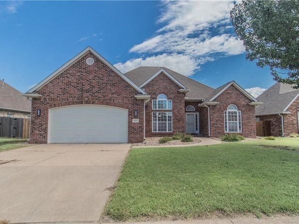5607 S 43rd Street, Rogers, AR 72758