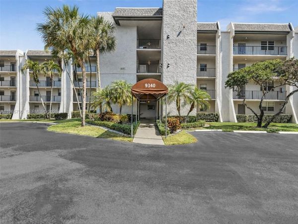 9340 Lagoon Pl , Unit 303, Davie, FL 33324