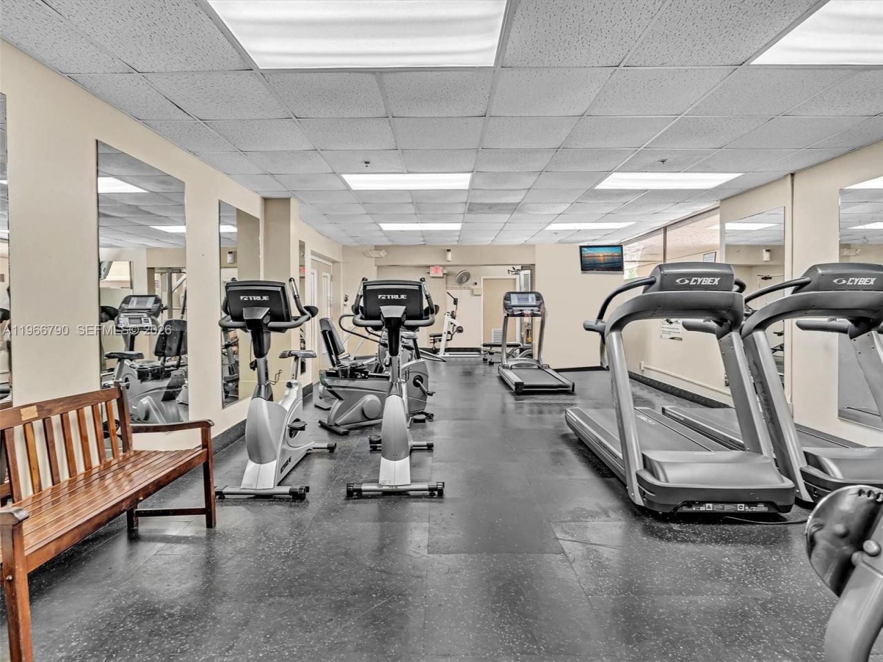 9340 Lagoon Pl, Unit 303, Davie, FL 33324 Photo