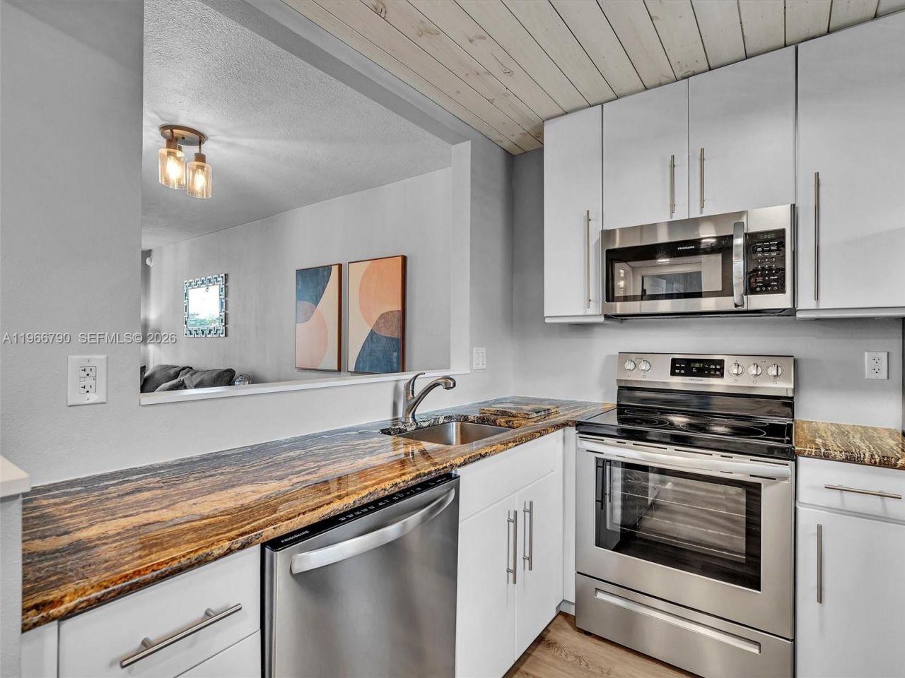 9340 Lagoon Pl, Unit 303, Davie, FL 33324 Photo