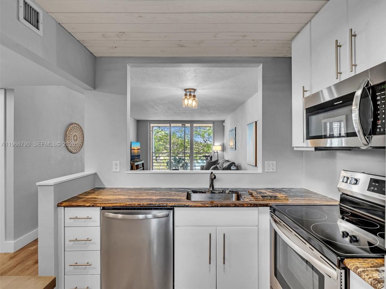 9340 Lagoon Pl, Unit 303, Davie, FL 33324 Photo