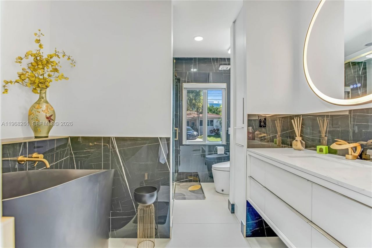 500 94th St , Surfside, FL 33154 Photo