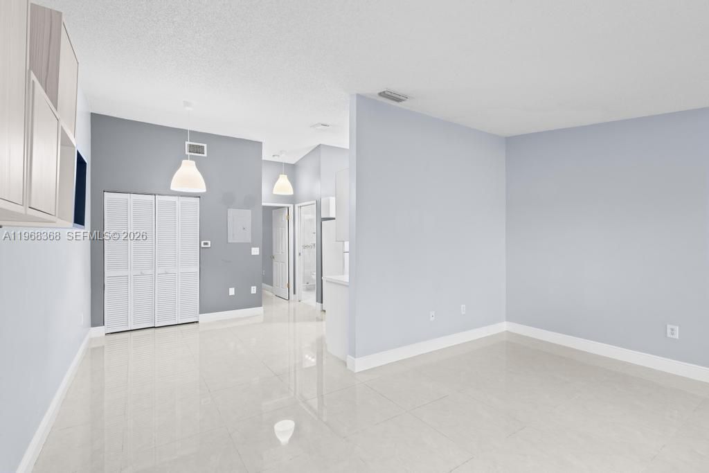 6910 NW 166th Ter, Unit 1201, Miami Lakes, FL 33014 Photo