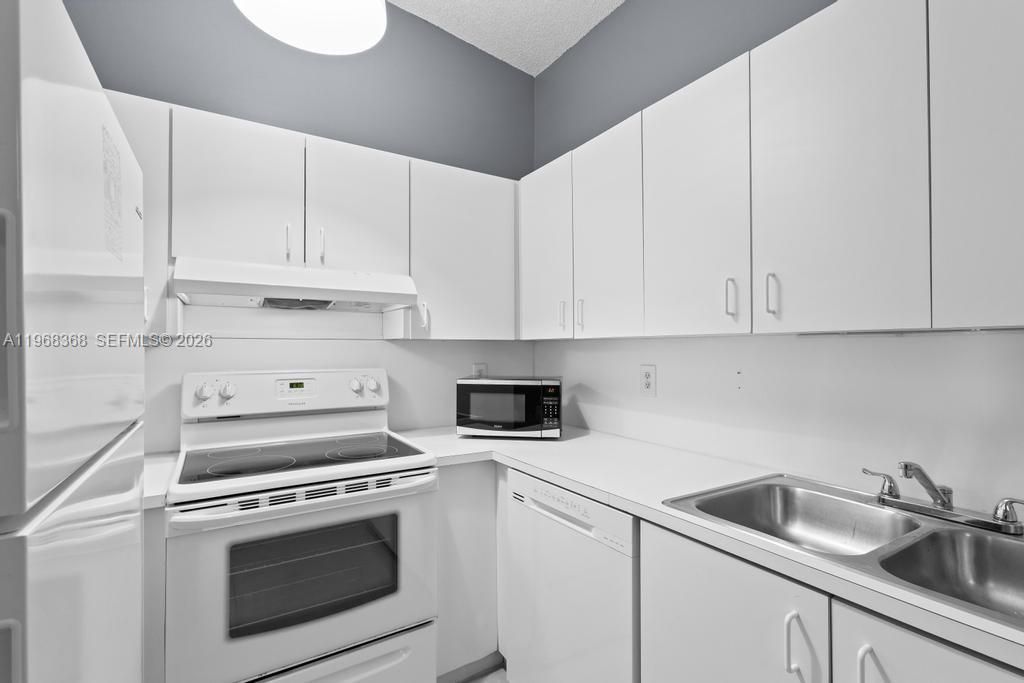 6910 NW 166th Ter, Unit 1201, Miami Lakes, FL 33014 Photo