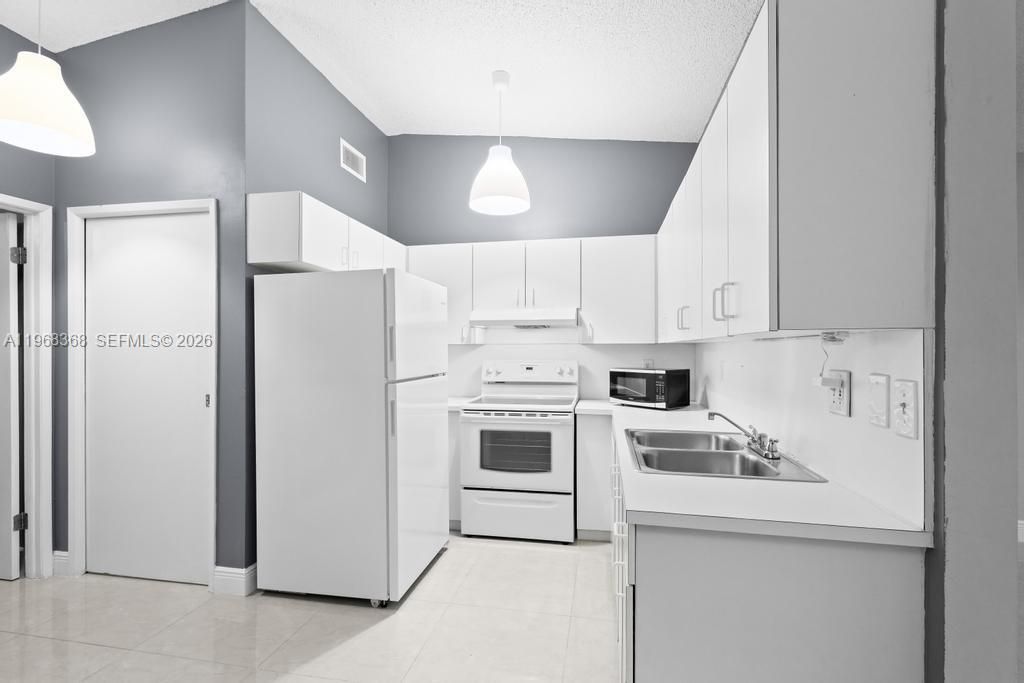 6910 NW 166th Ter, Unit 1201, Miami Lakes, FL 33014 Photo