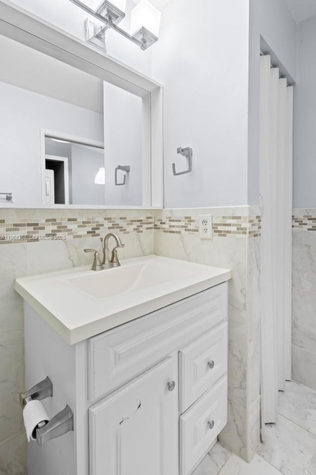 6910 NW 166th Ter, Unit 1201, Miami Lakes, FL 33014 Photo