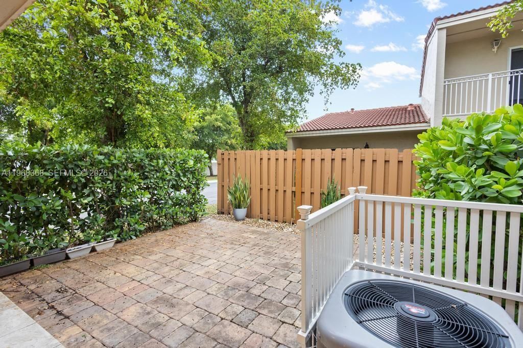 6910 NW 166th Ter, Unit 1201, Miami Lakes, FL 33014 Photo