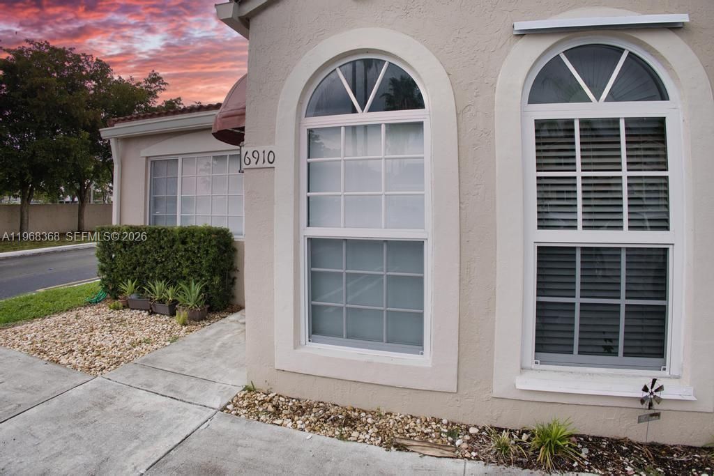 6910 NW 166th Ter, Unit 1201, Miami Lakes, FL 33014 Photo