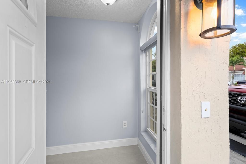 6910 NW 166th Ter, Unit 1201, Miami Lakes, FL 33014 Photo