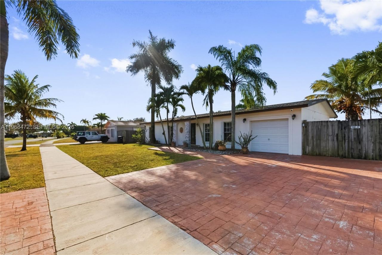 13100 SW 83rd St, Miami, FL 33183 Photo